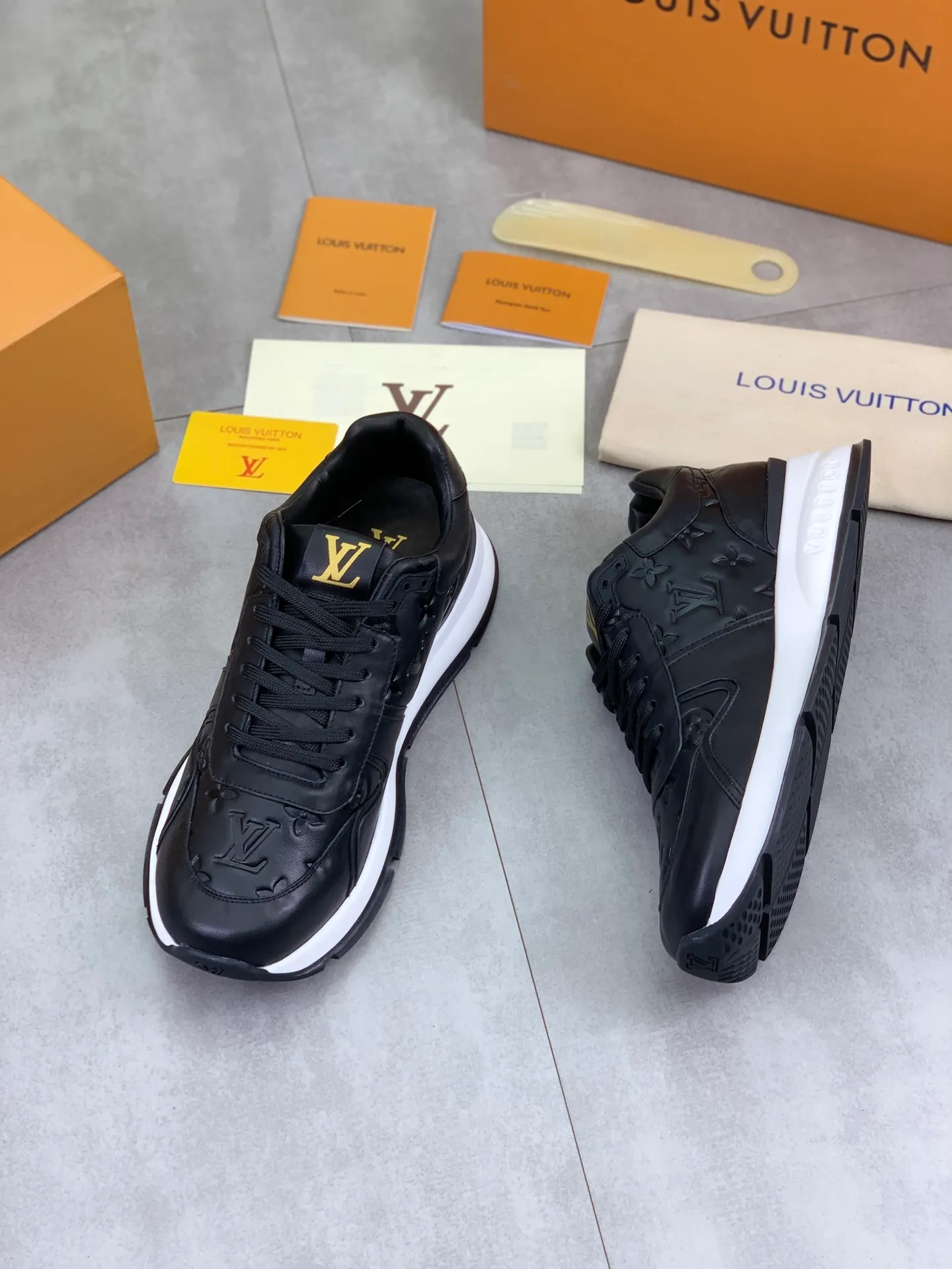 Factory price P820 💶 Top version [LOUIS VUITTON] counter series (original order) new style 🍀LV Louis Vuitton - top version LV classic high-top trendy shoes! Made of imported original craft calfskin, original breathable lining, and original wear-resistant, lightweight, high-end TPU outsole! High quality products! 3️⃣ colors available, size: men’s 39-44 (38 45 customized)